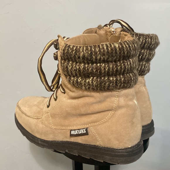 Muk Luks tan suede boots, size 7. - Picture 5 of 12